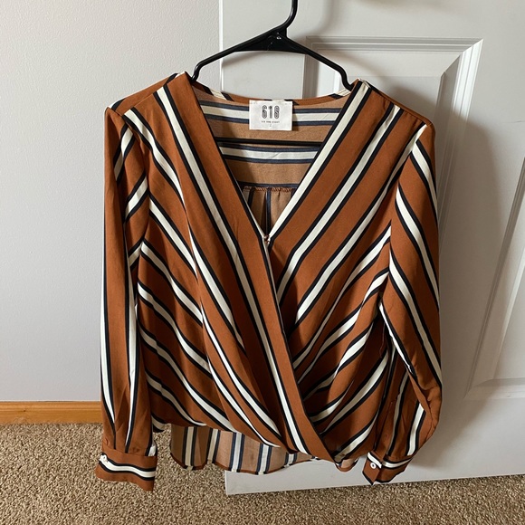 Cute top - Picture 1 of 2